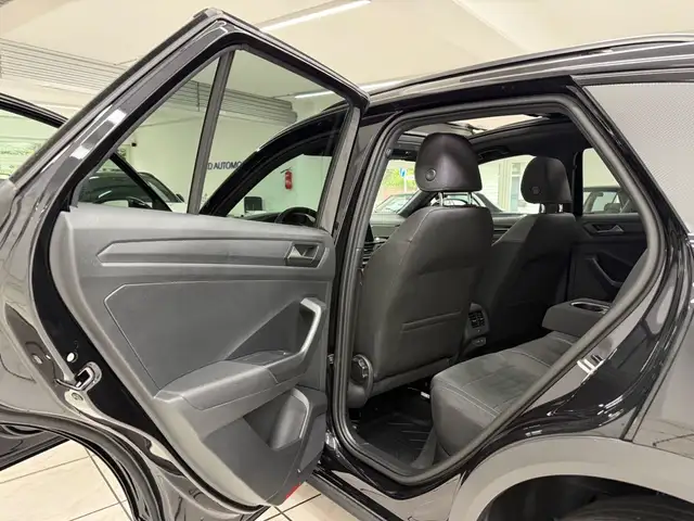 Volkswagen T-Roc view 7