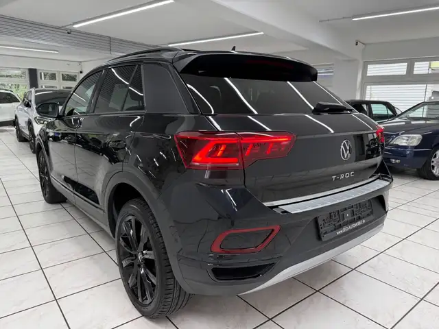 Volkswagen T-Roc view 2