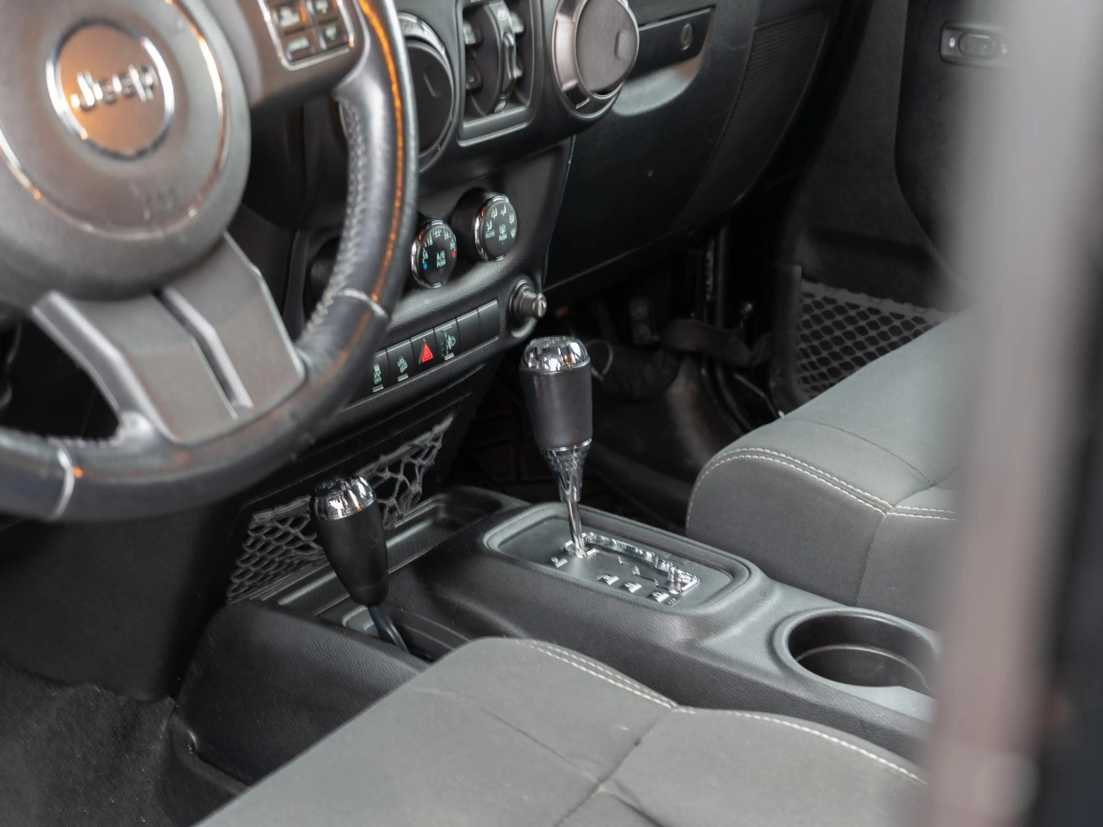 Jeep Wrangler Unlimited 3.6 Sahara | Cruise | Side step | Lier — photo 20