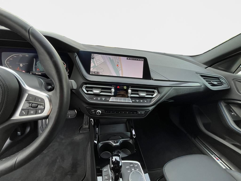 BMW 218 M Sport — photo 12