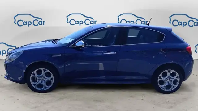 Alfa Romeo Giulietta view 2