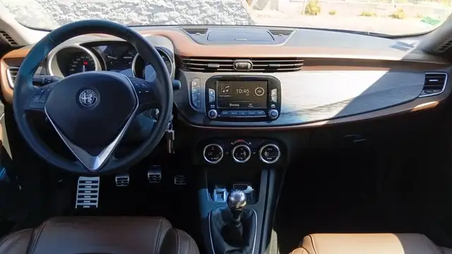 Alfa Romeo Giulietta view 11