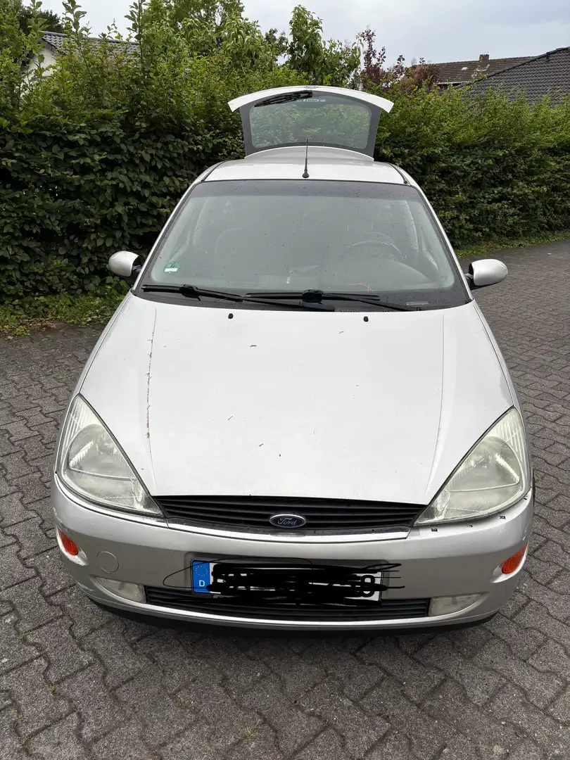 Ford Focus Ghia - 1