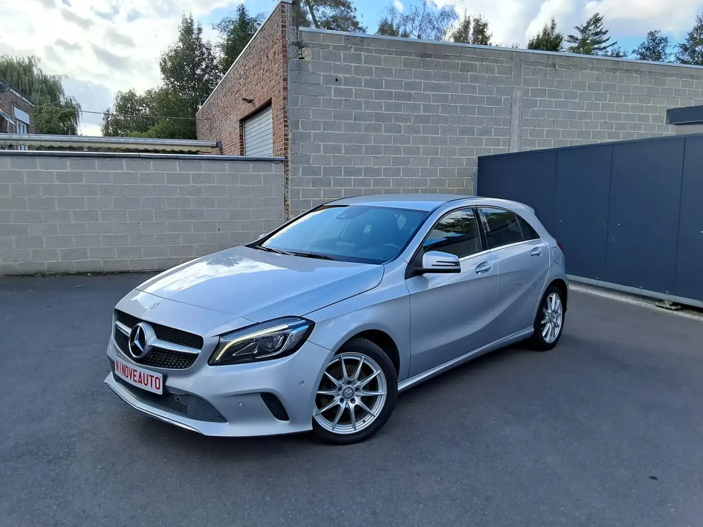 Mercedes-Benz A 180 * 1STE EIGEN  NAVI CAMERA AIRCO VERWARMDE ZETELS * Zilver - 2