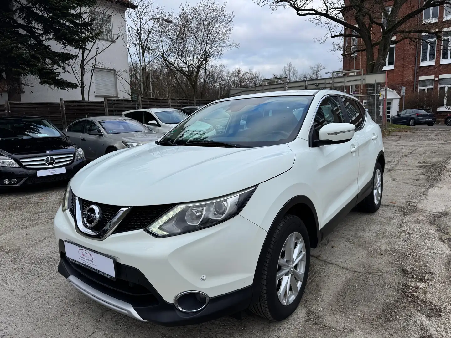 Nissan Qashqai 1.6 dCi Acenta+*PDC*AHK*Navi*Kamera* Weiß - 2