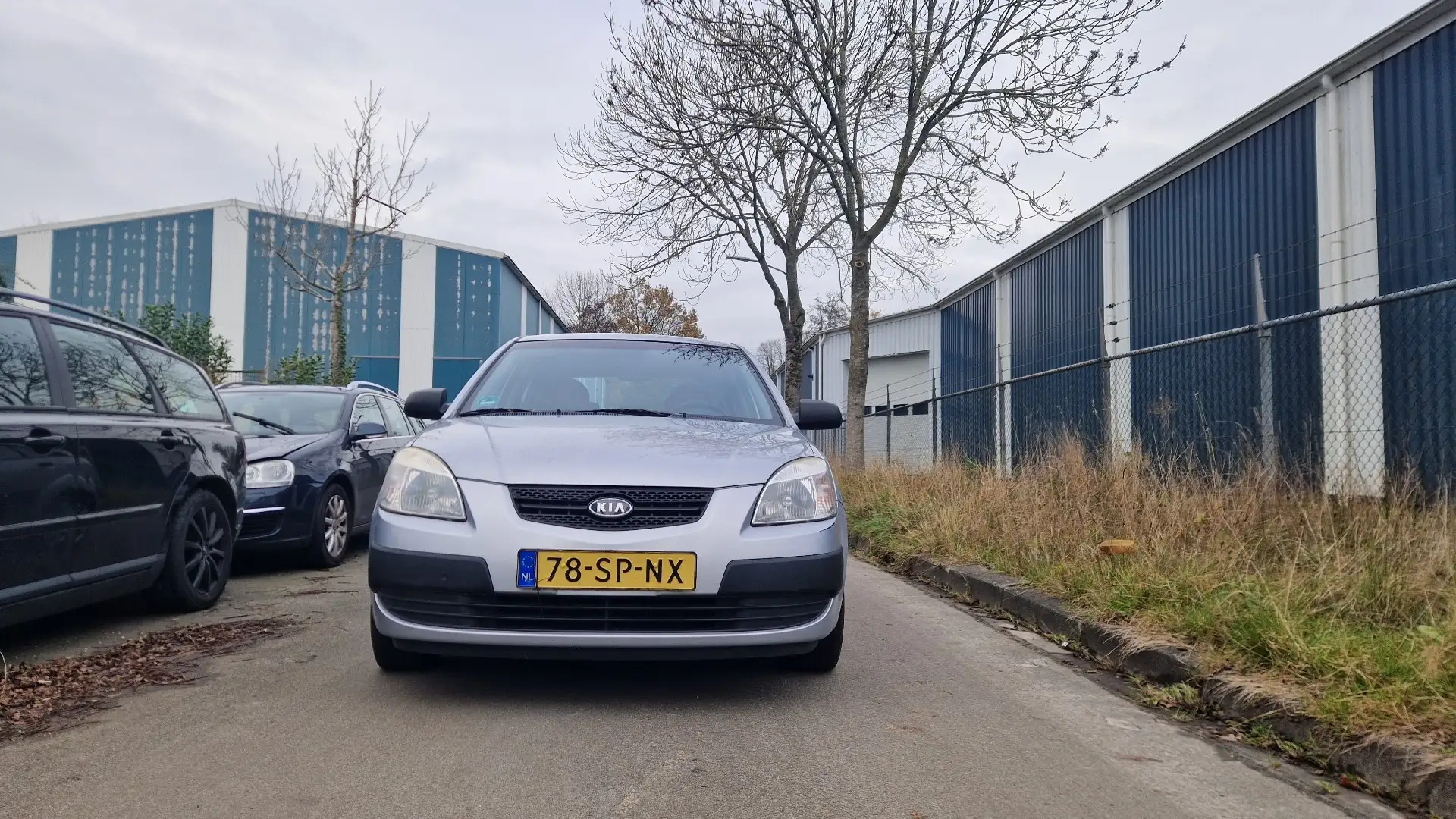 Kia Rio 1.4 L srebrna - 1