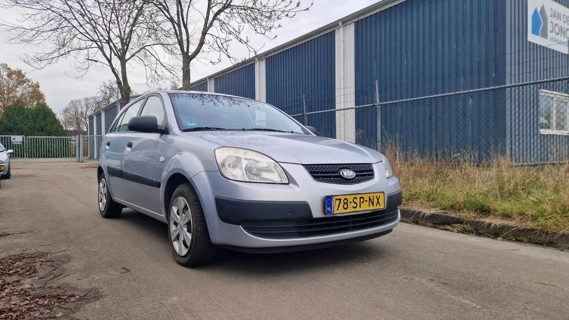Kia Rio 1.4 L srebrna - 2