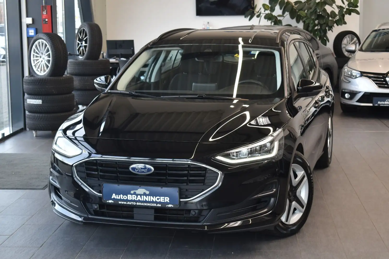 Ford Focus Turnier 1.5TDCi Aut. Cool&Connect LED~Navi Schwarz - 1