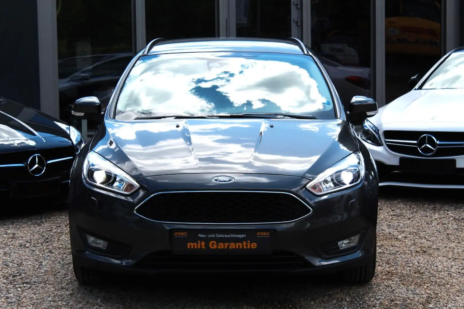 Ford Focus Turnier Business NAVI XENON PDC KLIMA AHK Grau - 2