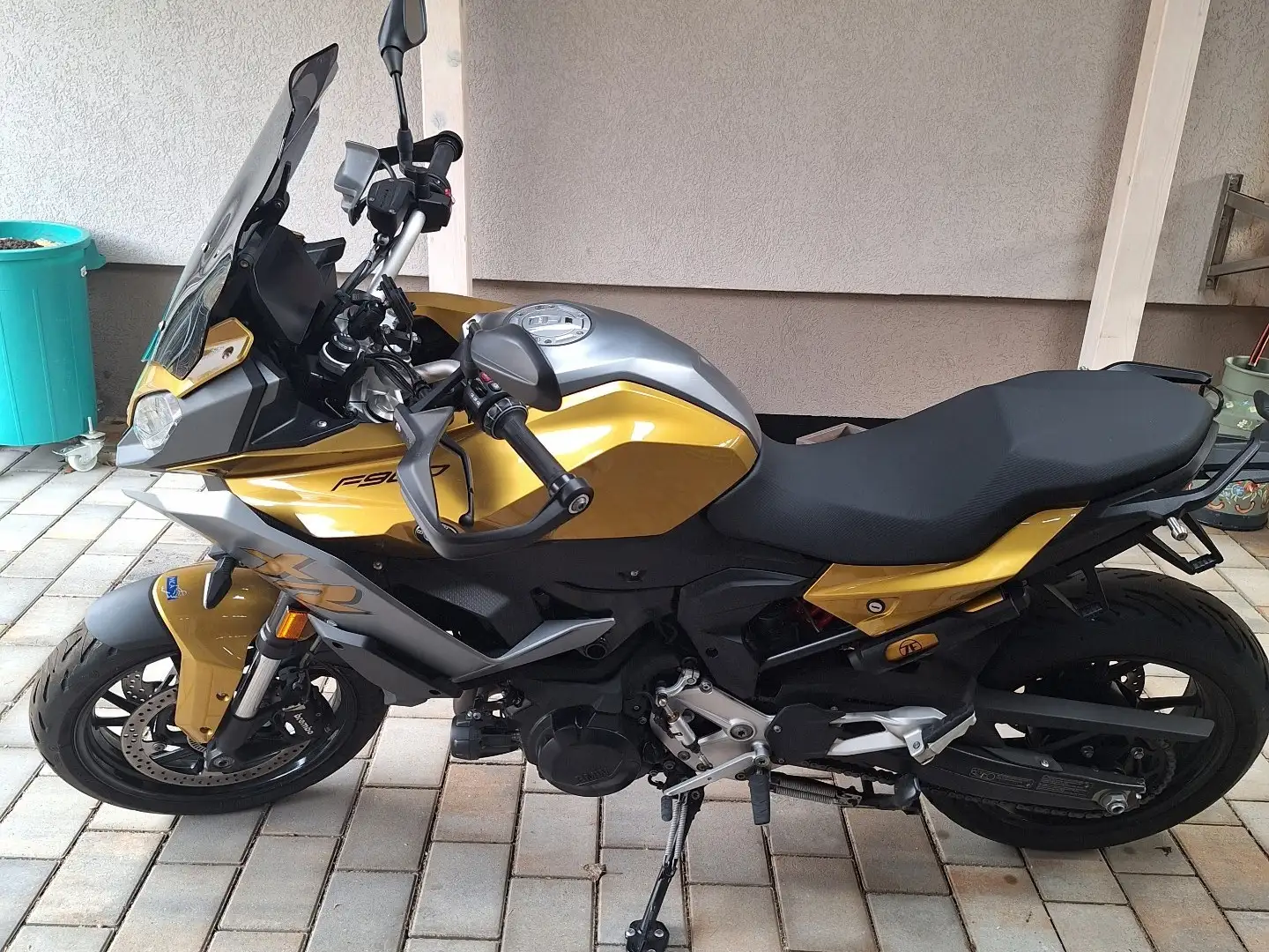 BMW F 900 XR Exclusiv  alle Pakete Preis VB Auriu - 1
