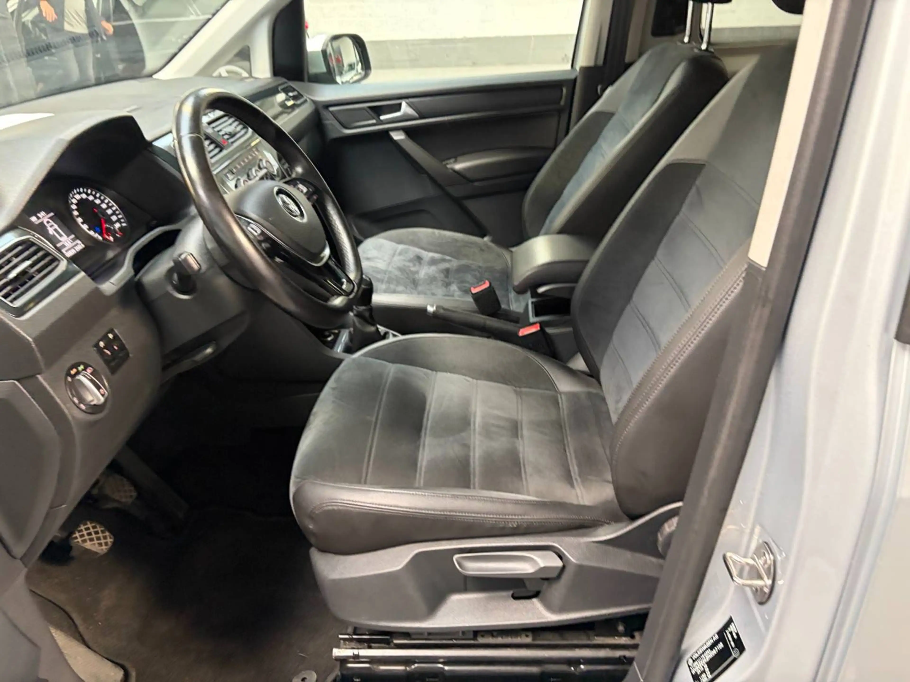 Volkswagen Caddy 1.4 TGI Maxi CNG (EU6) — photo 11