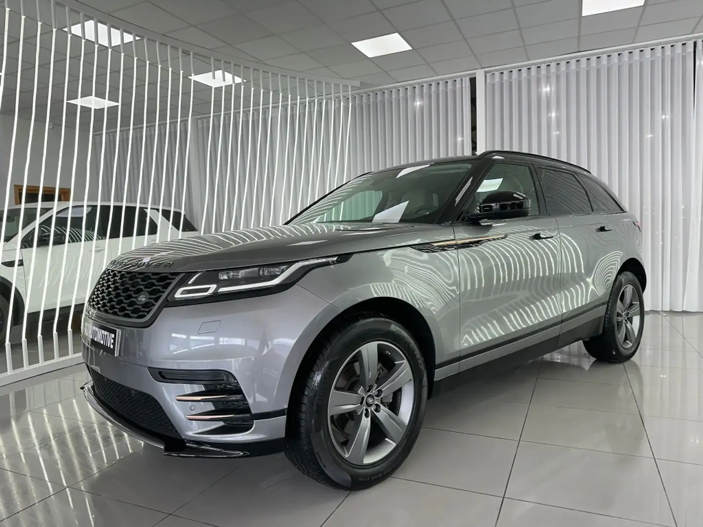Land Rover Range Rover Velar 2.0D R-Dynamic S 4WD Aut. 180 Gris - 1