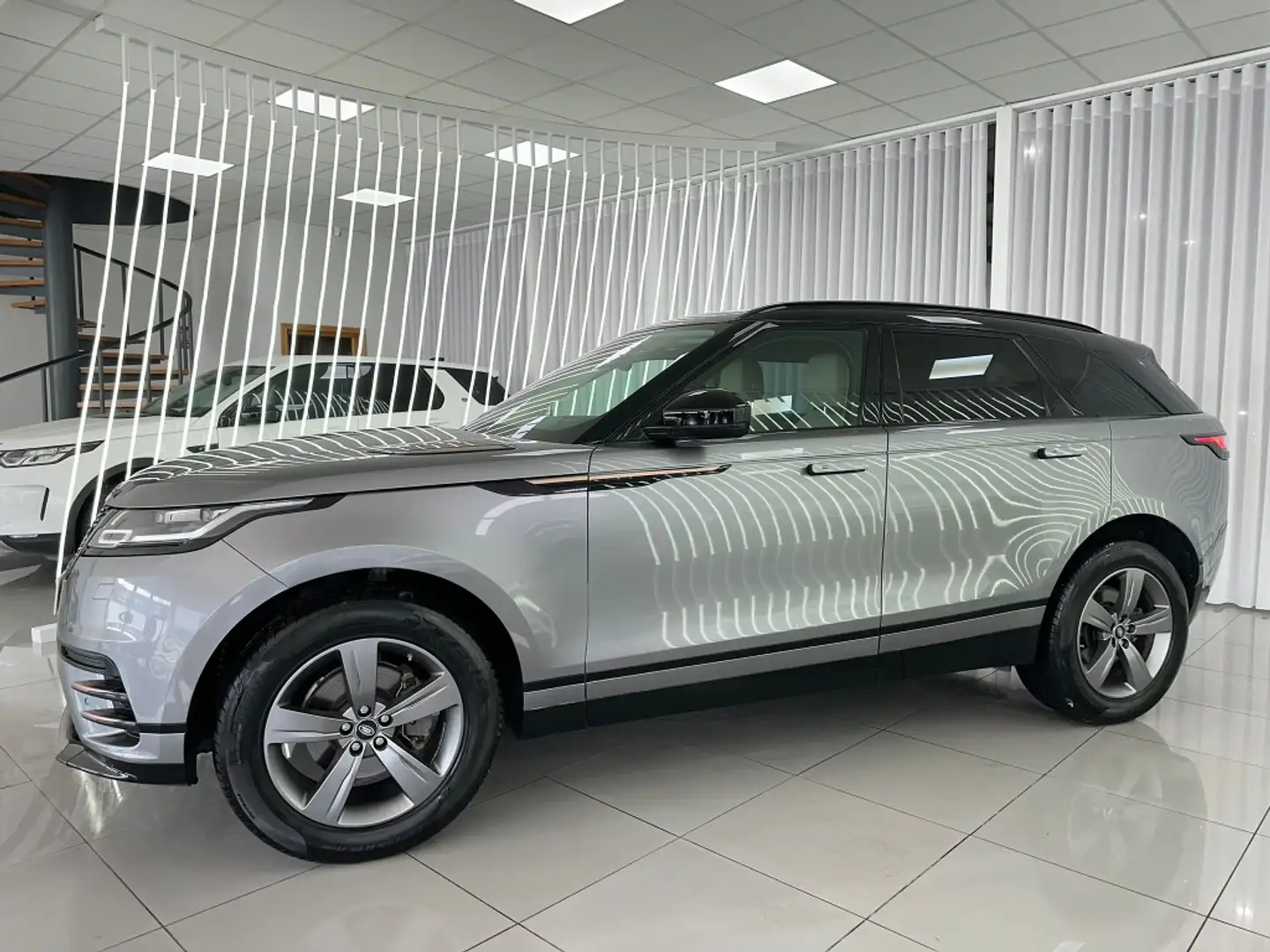 Land Rover Range Rover Velar 2.0D R-Dynamic S 4WD Aut. 180 Gris - 2
