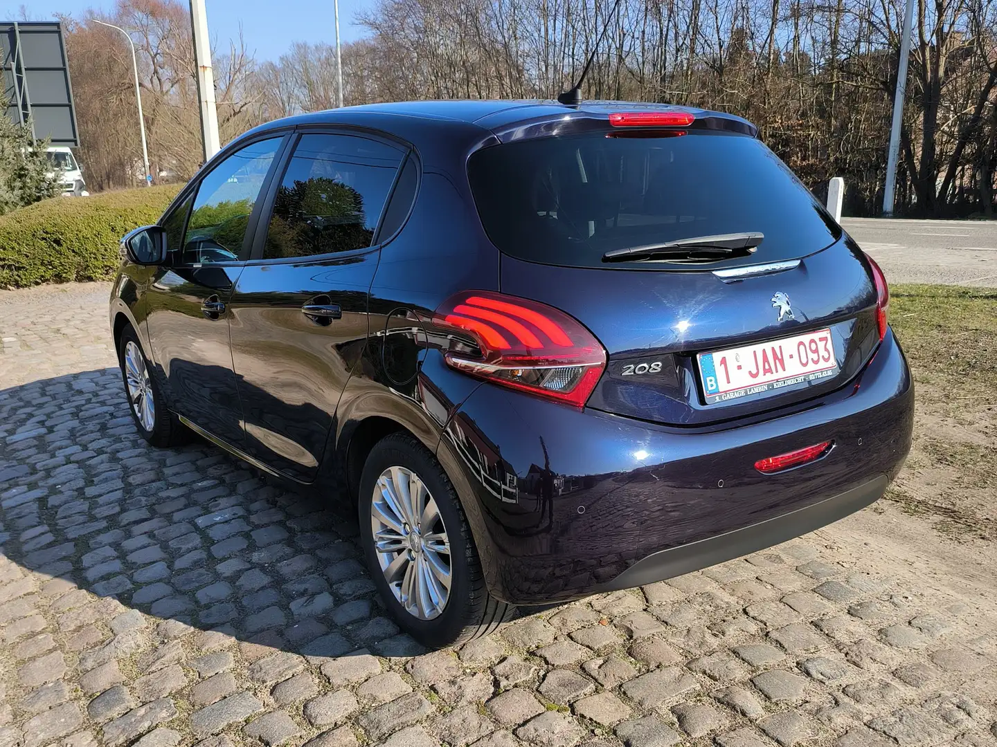 Peugeot 208 1.2i+PureTech+Signature+S Bleu - 1