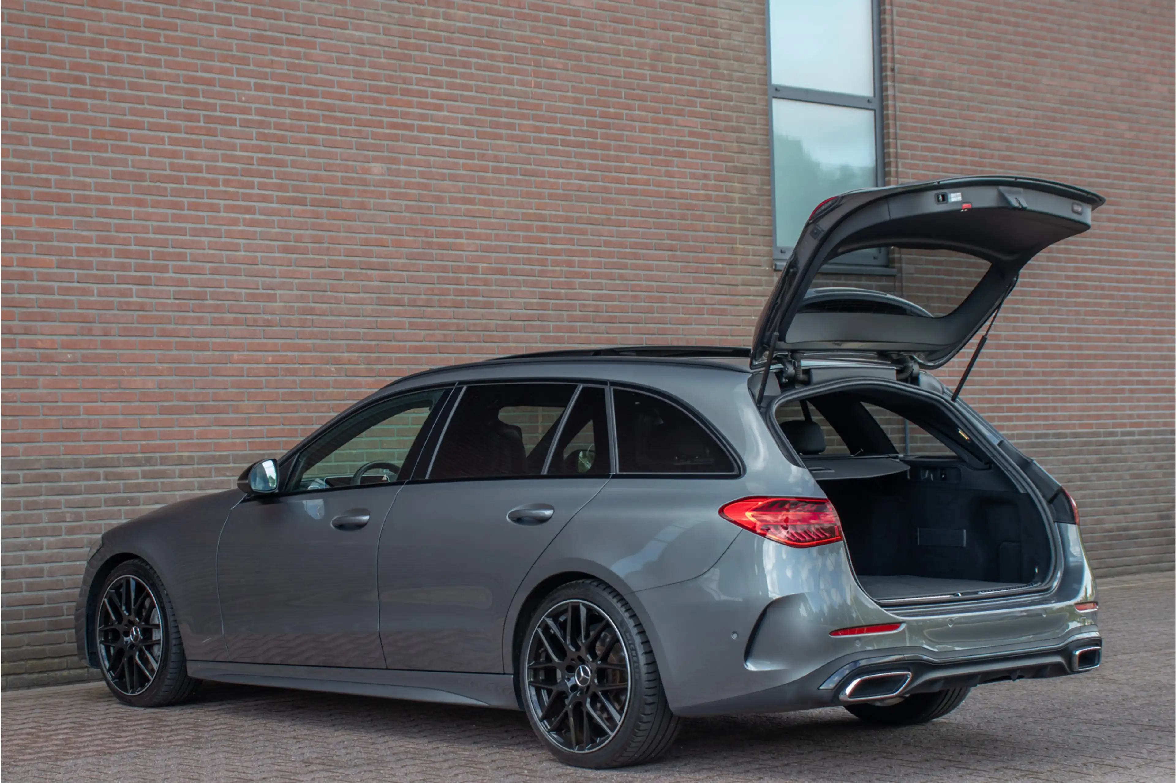 Mercedes-Benz C 200 Launch Edition AMG Line, Origineel NL, Panoramadak — photo 28