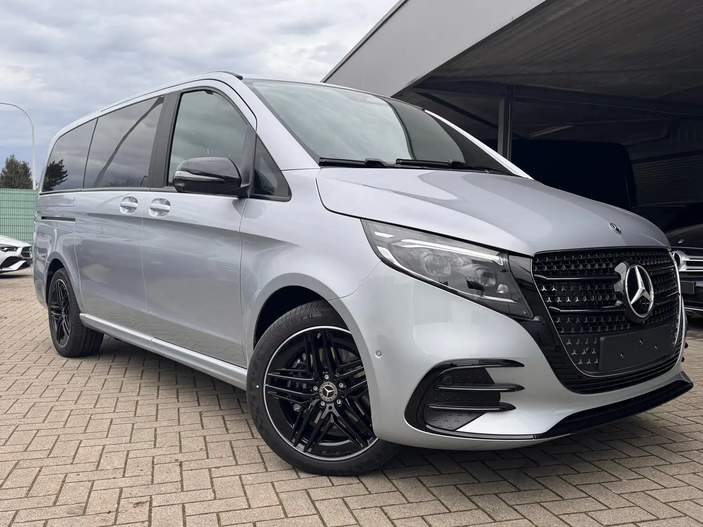 Mercedes-Benz V 300 Lichte vracht /78.385+BTW/EXCLUSIVE/airmatic/AMG Argent - 1