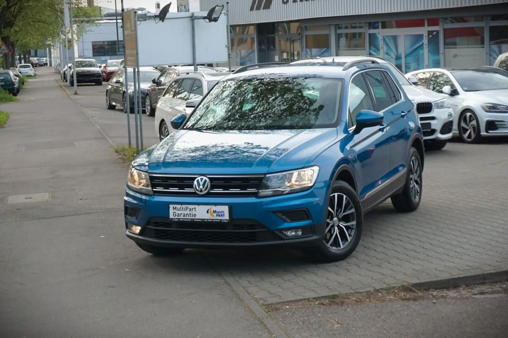 Volkswagen Tiguan Comfortline ACC / Spurhalt. / AHK /1.Hand Blue - 1