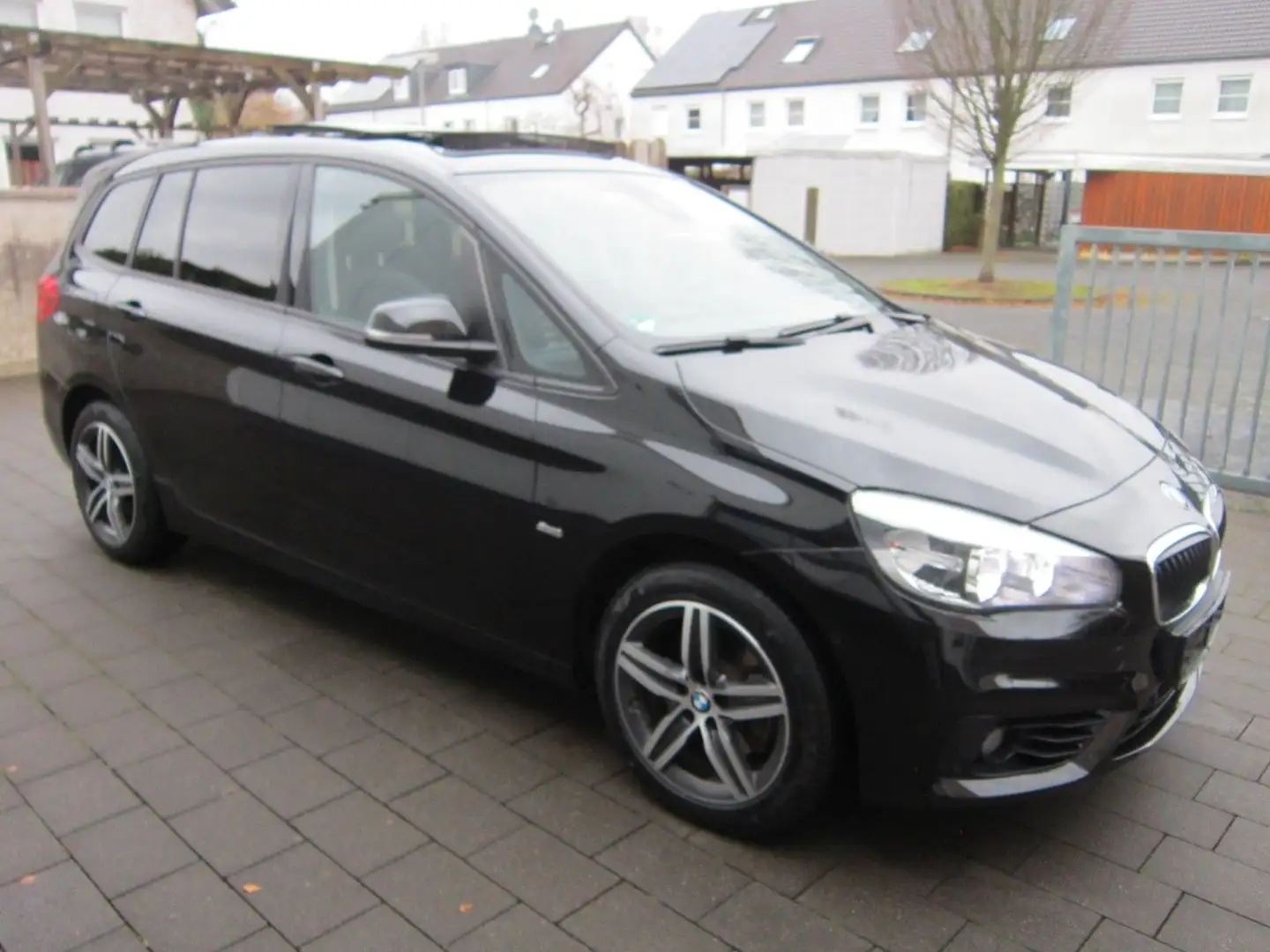 BMW 218 Grand Tourer"Sport Line"Navi*Panorama*gepfl. Schwarz - 2