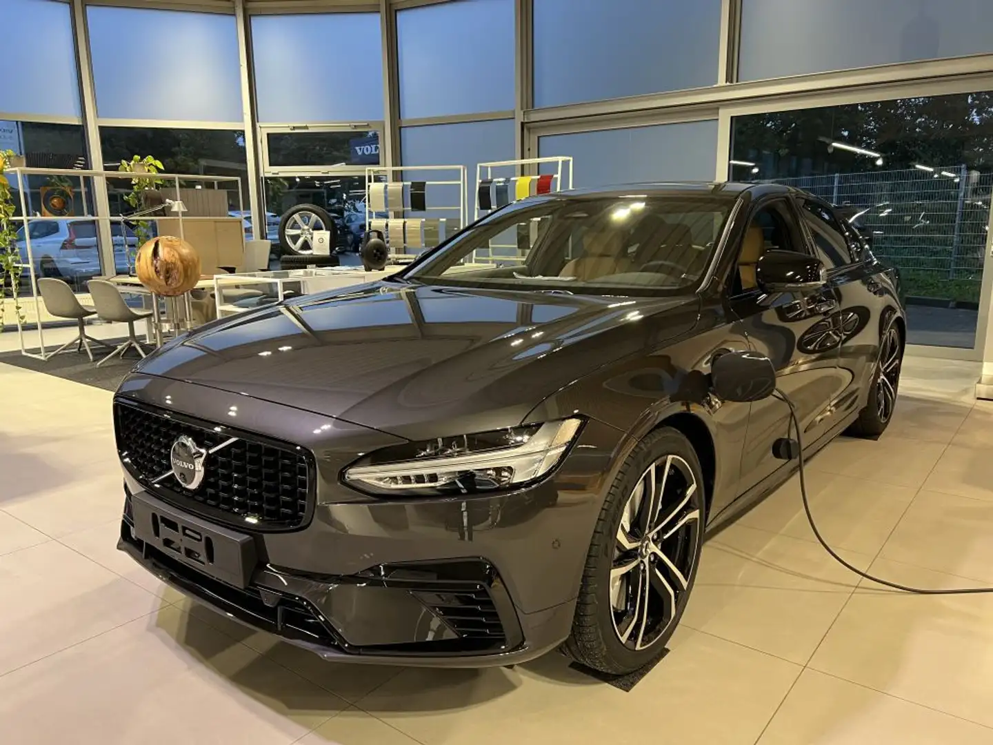 Volvo S90 T8 Recharge AWD Plus Dark PHEV 0,5% Versteuerung Gris - 2