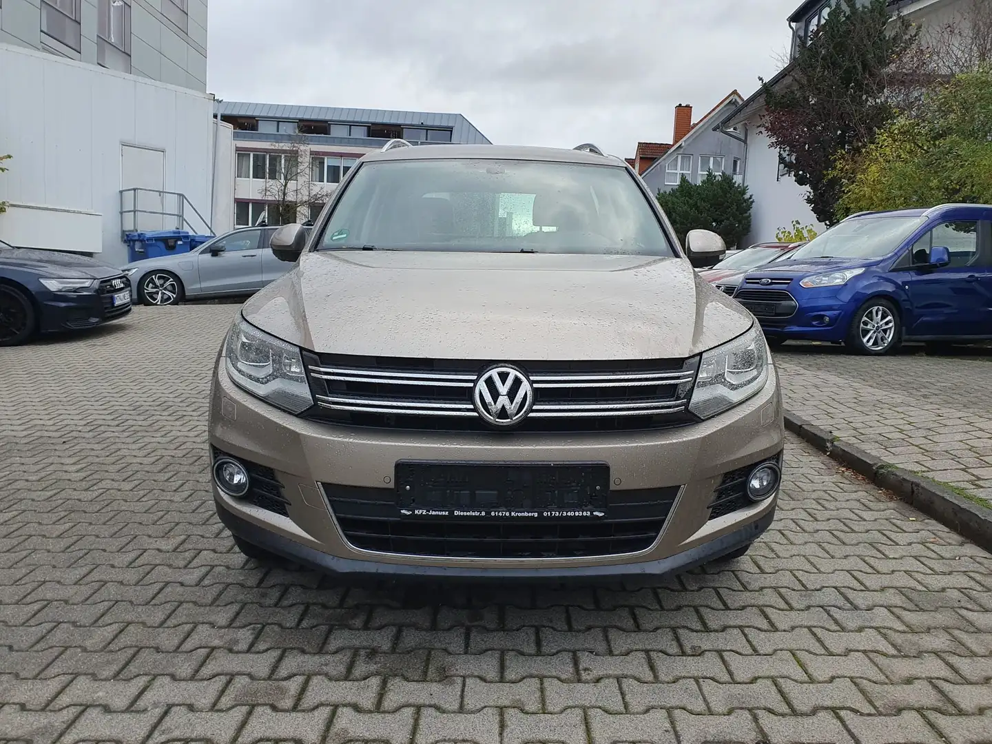 Volkswagen Tiguan Sport Beige - 1