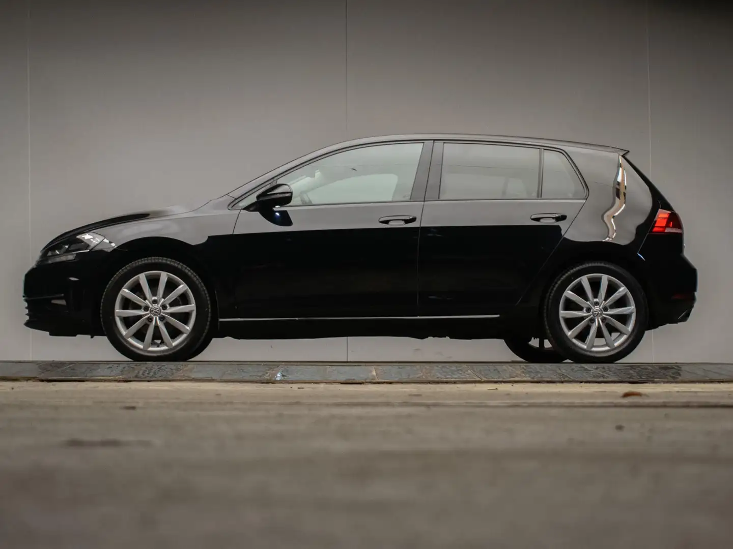 Volkswagen Golf 1.4 TSI Comfortline Sport (APPLE CARPLAY,NAVI,LED, Zwart - 1