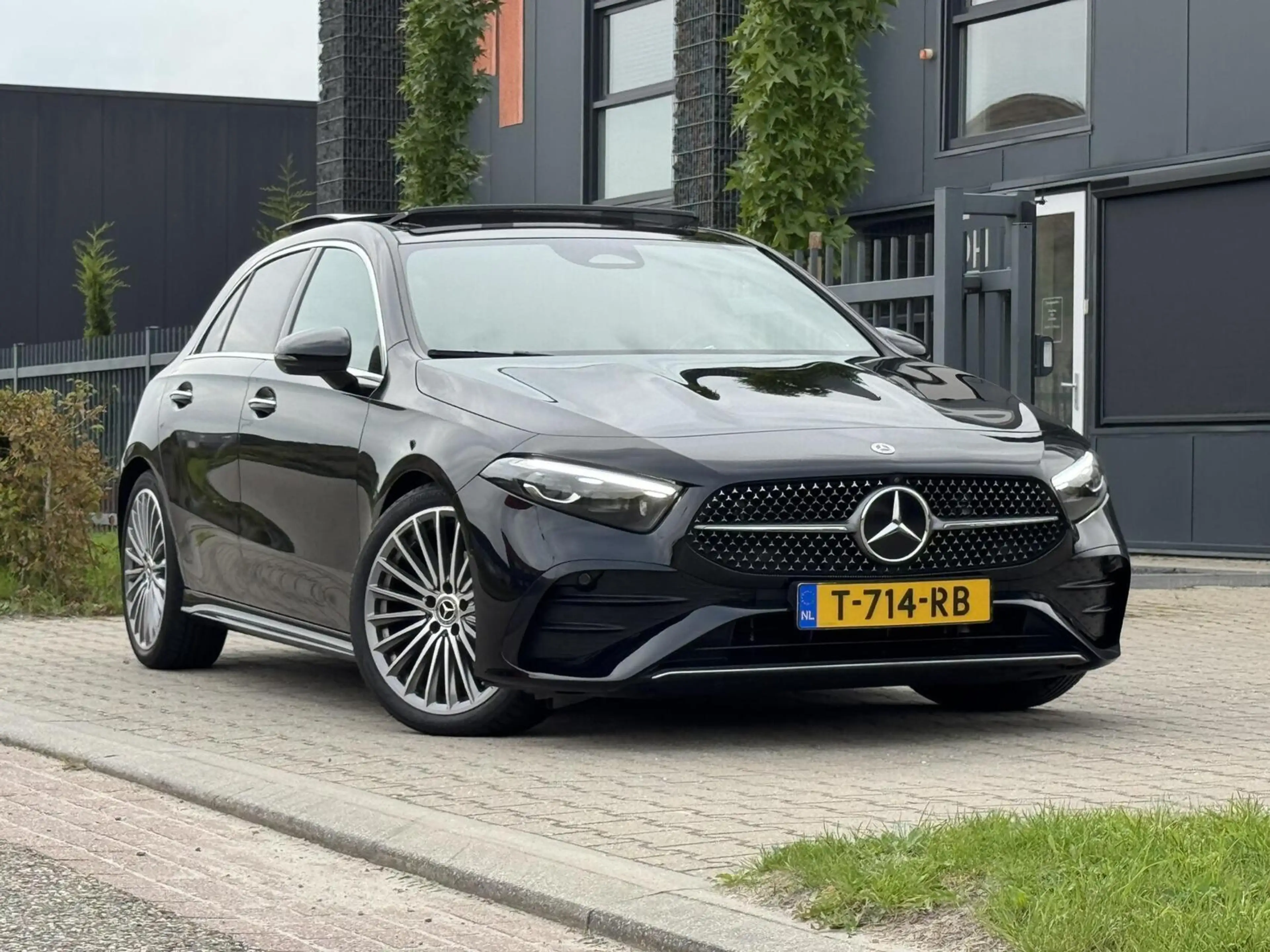 Mercedes-Benz A 180 AMG Line |BTW|Facelift|Pano|Burmester®|360°camera| — photo 9