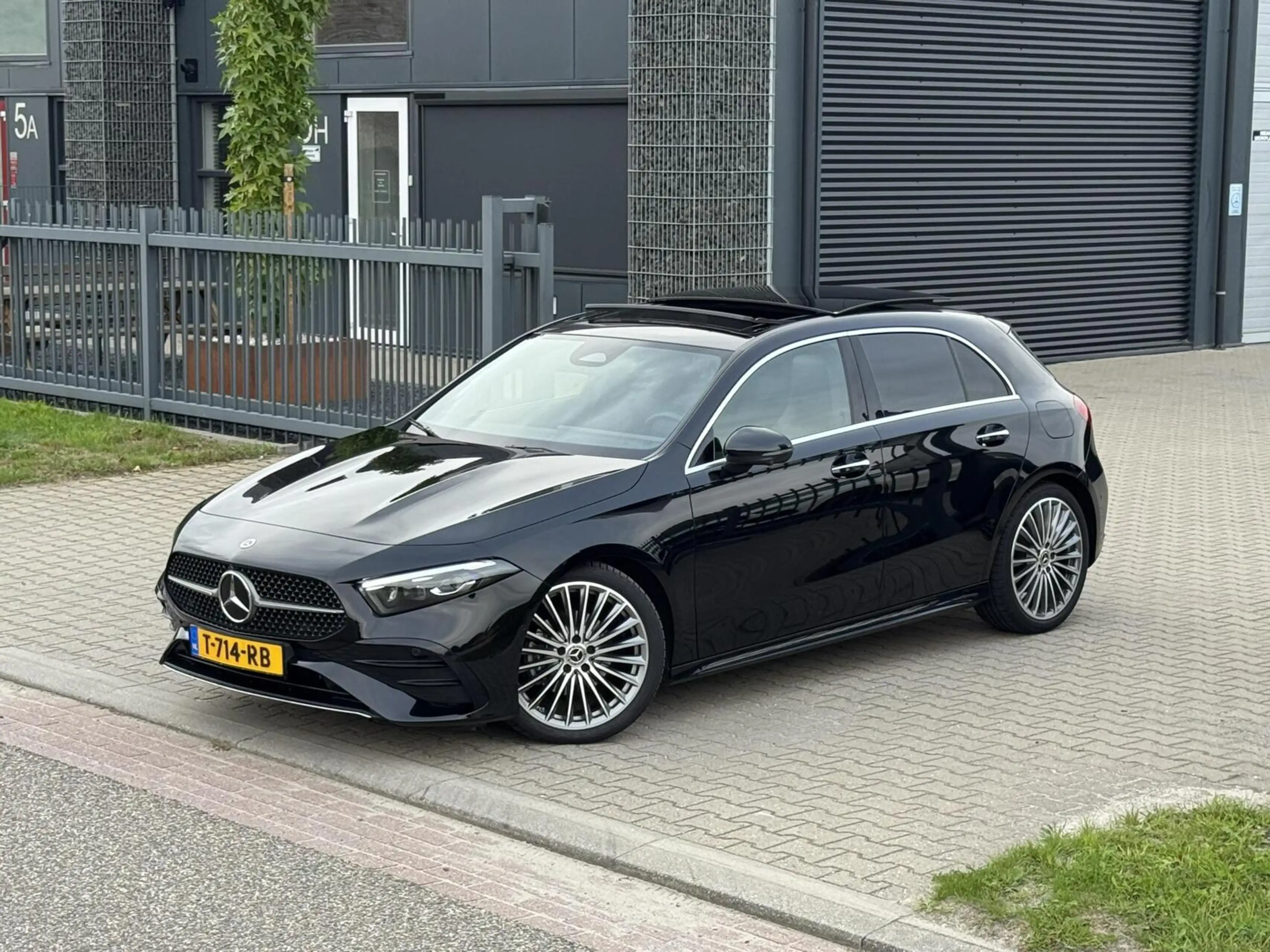 Mercedes-Benz A 180 AMG Line |BTW|Facelift|Pano|Burmester®|360°camera| — photo 3