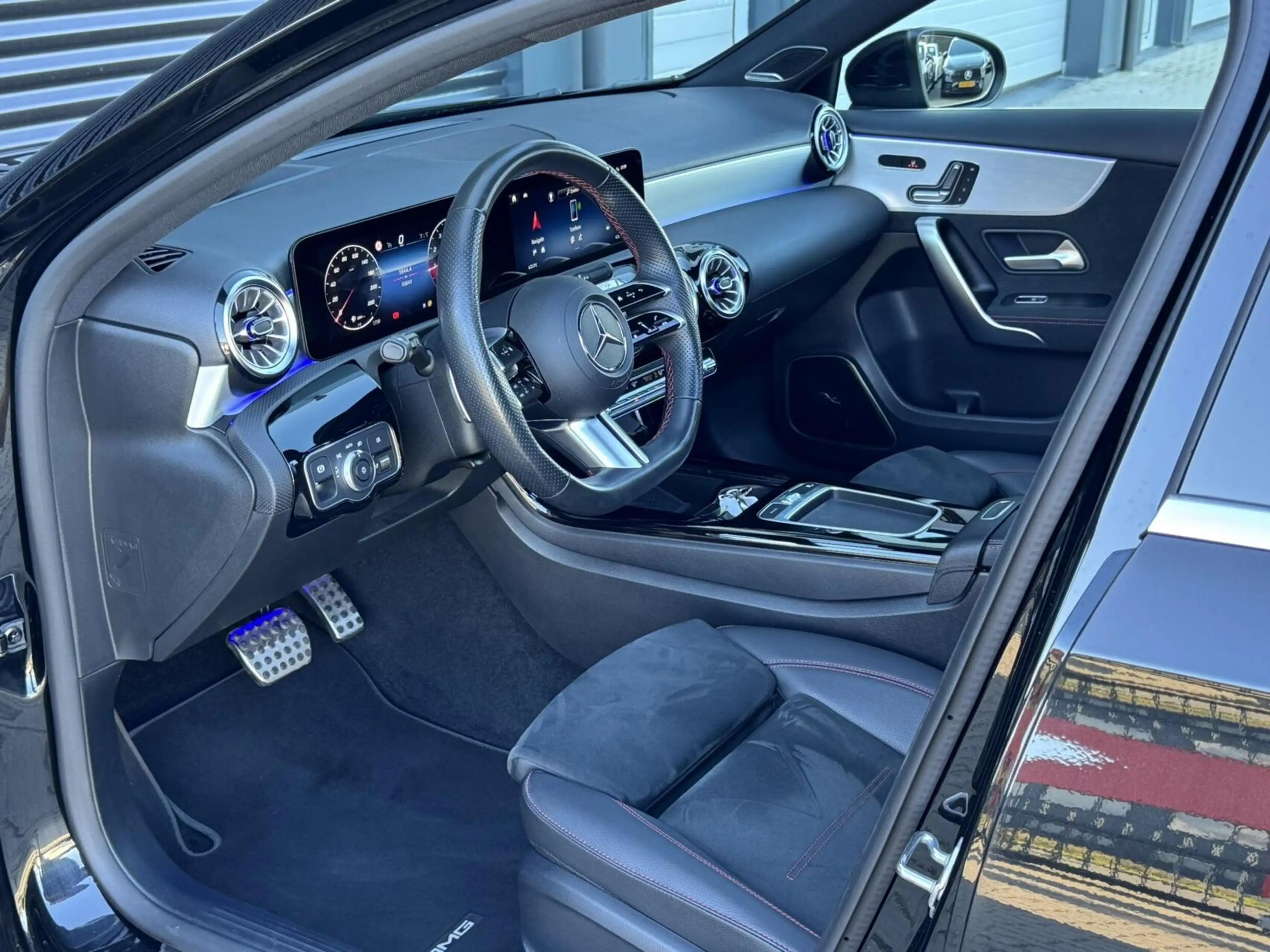 Mercedes-Benz A 180 AMG Line |BTW|Facelift|Pano|Burmester®|360°camera| — photo 4