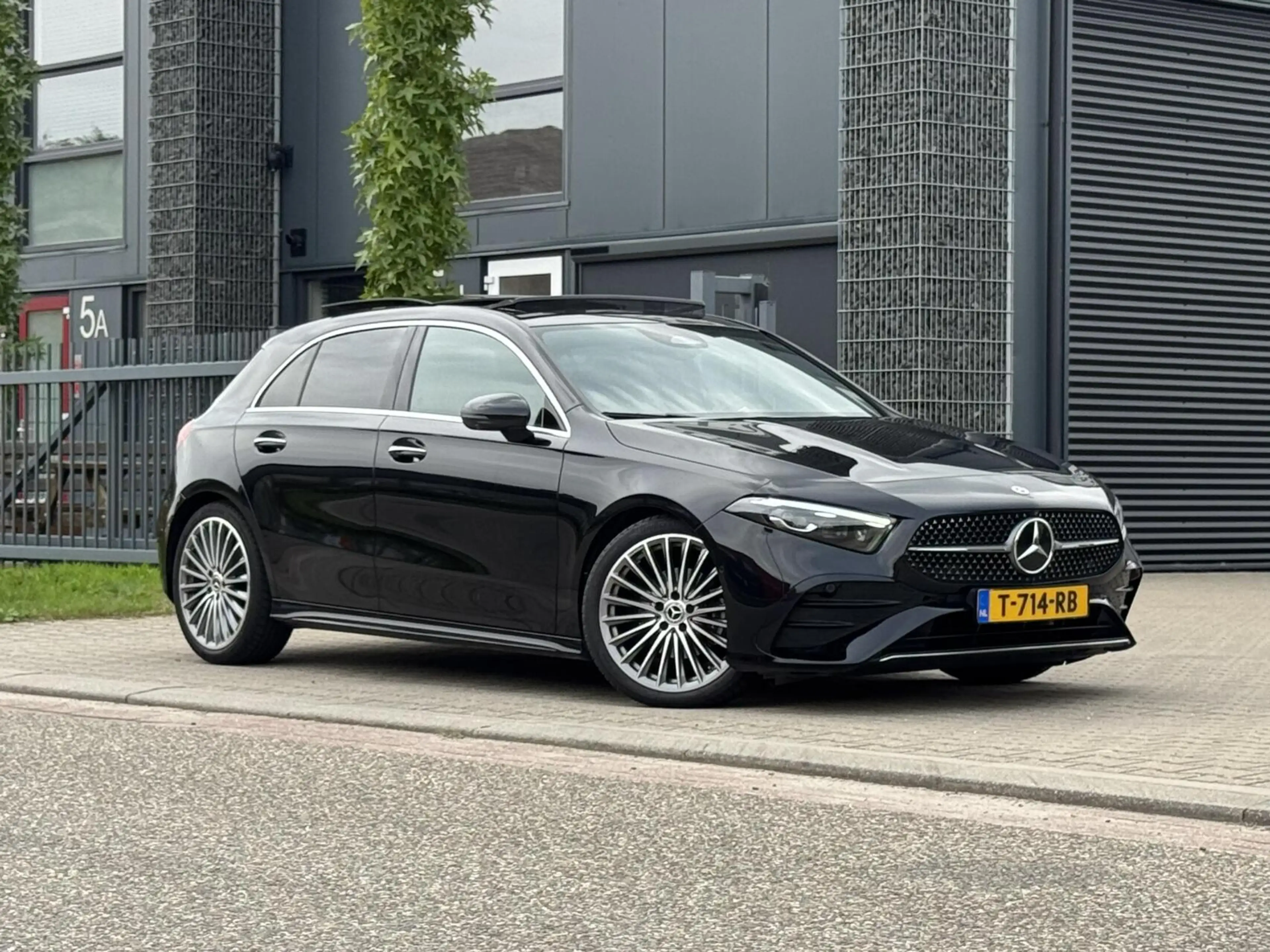 Mercedes-Benz A 180 AMG Line |BTW|Facelift|Pano|Burmester®|360°camera| — photo 7