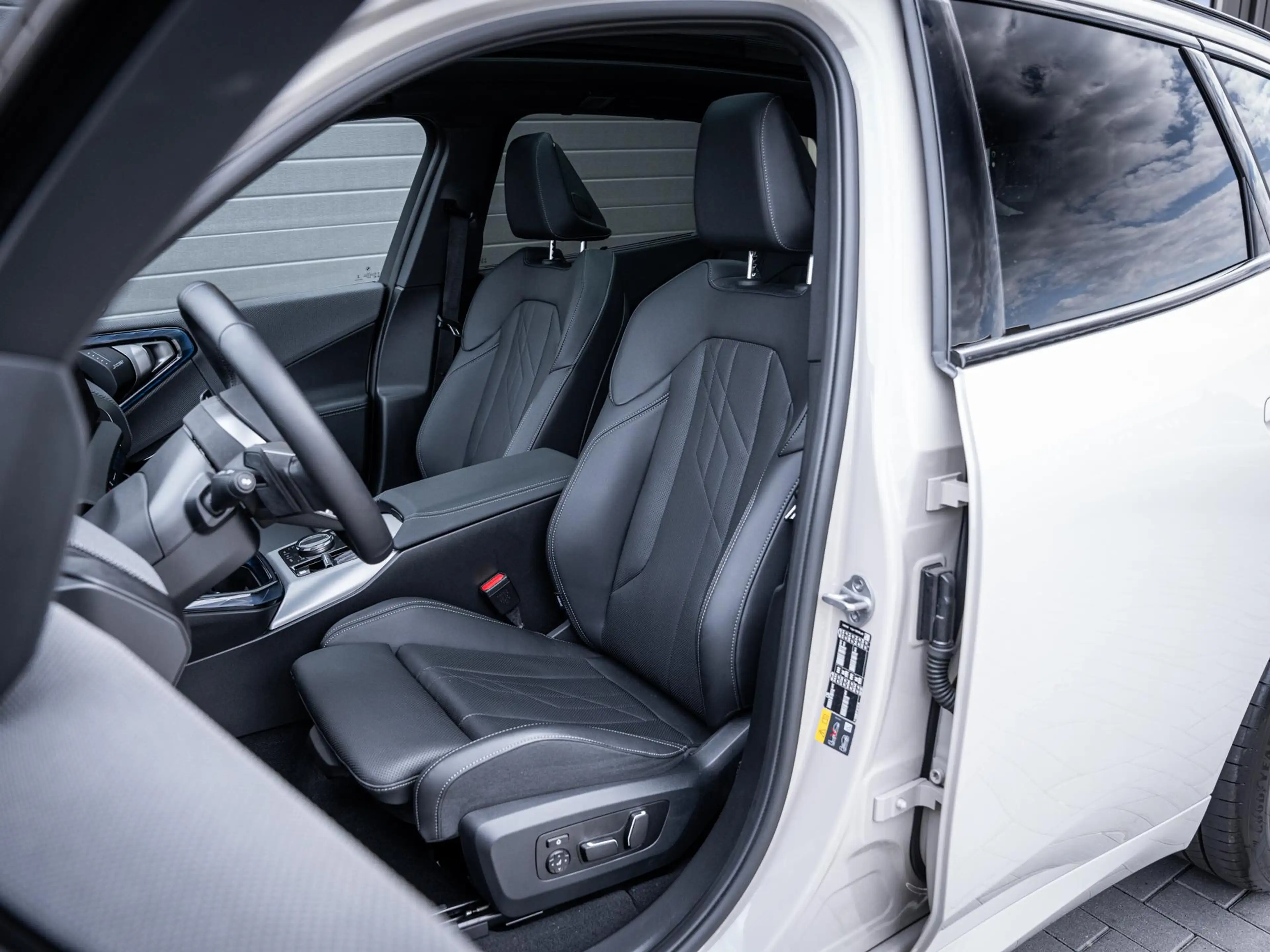 BMW X3 30e xDrive M-Sport l Dune Grey l Pano l Trekhaak l — photo 12