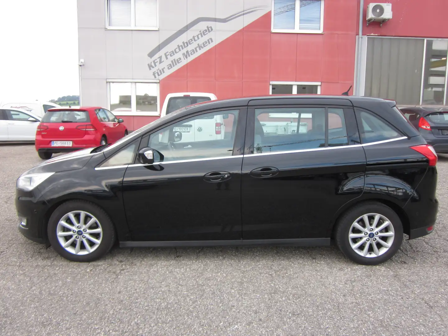 Ford C-Max Grand  1,5 TDCi Powershift Titanium 7-Sitzer Schwarz - 2
