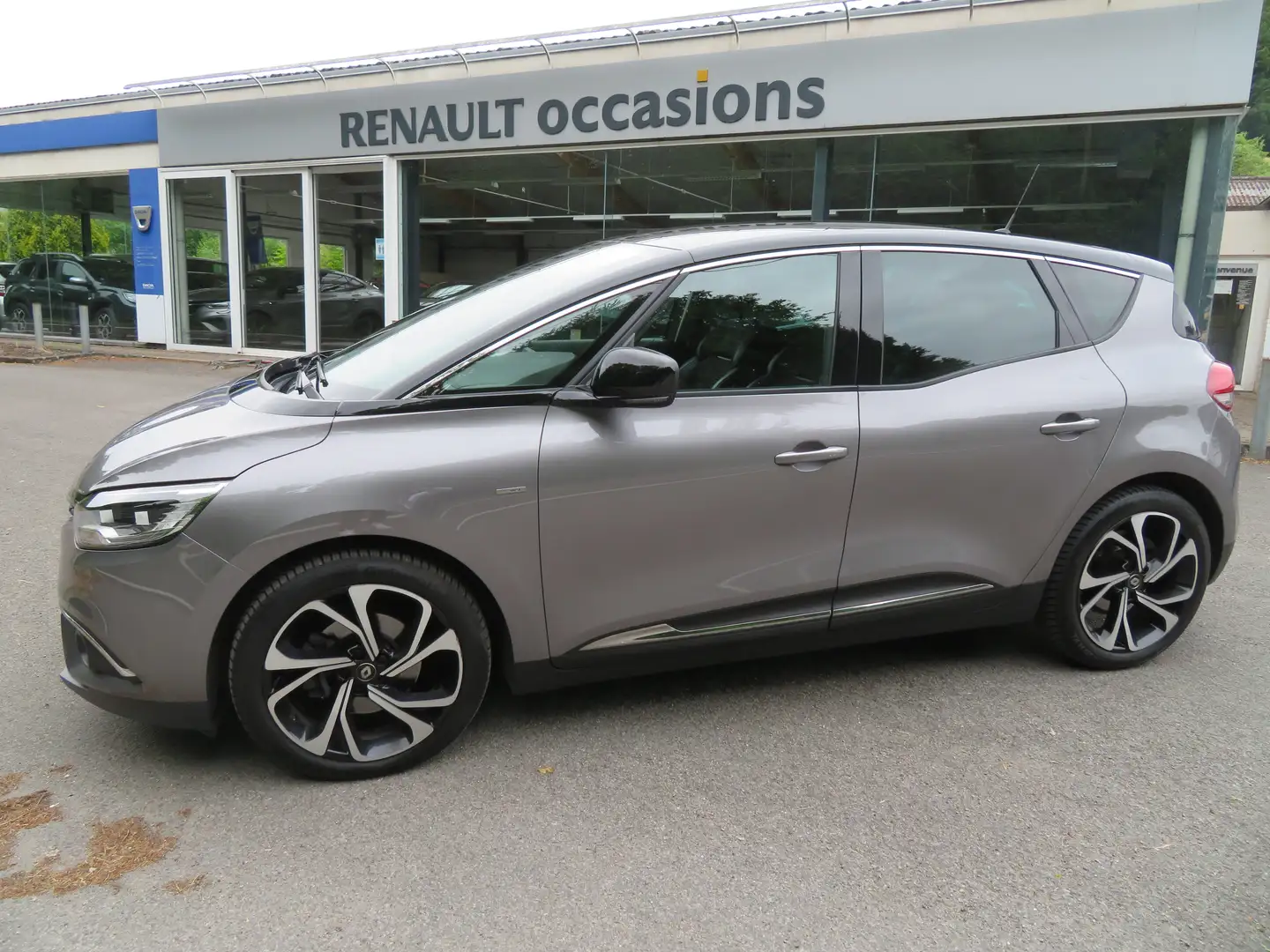 Renault Scenic 1.7 Blue dCi Bose Edition EDC Boite Auto Grijs - 1
