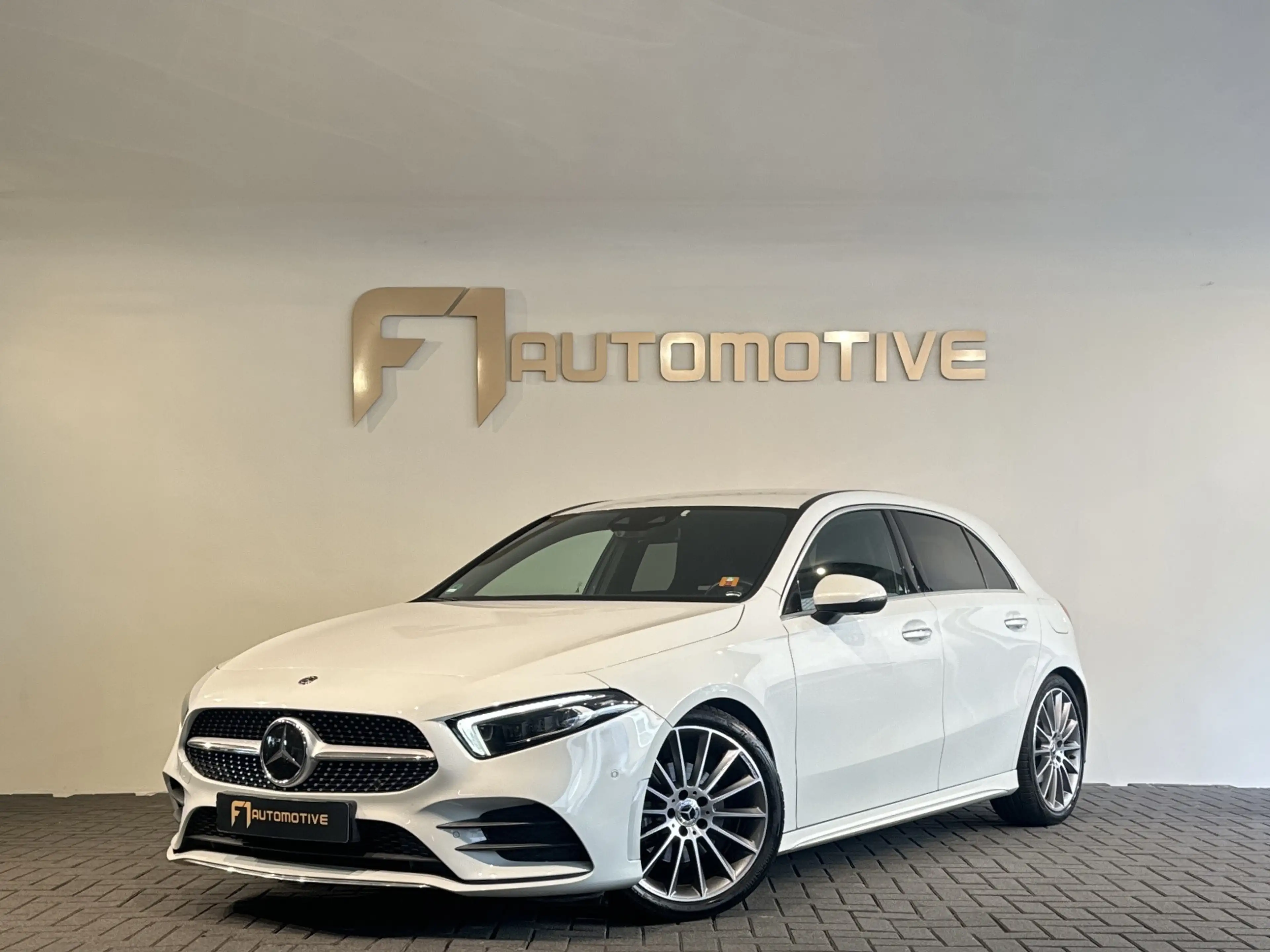 Mercedes-Benz A 200 AMG Keyless|Dodehoek|Blindspot|ACC|360 Camera