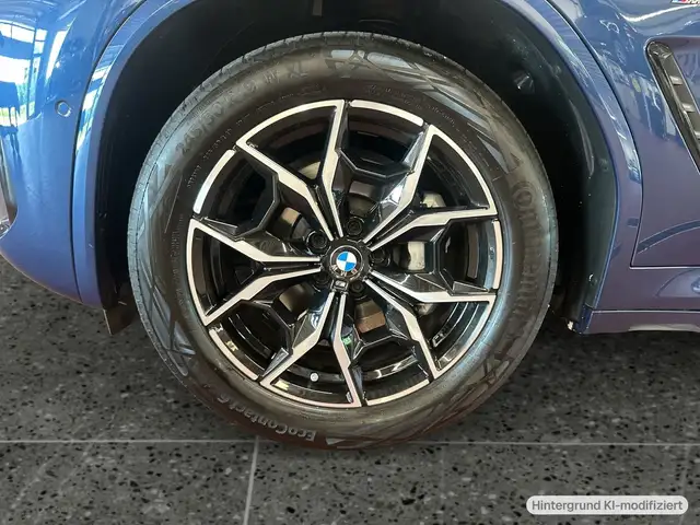 BMW X4 view 10