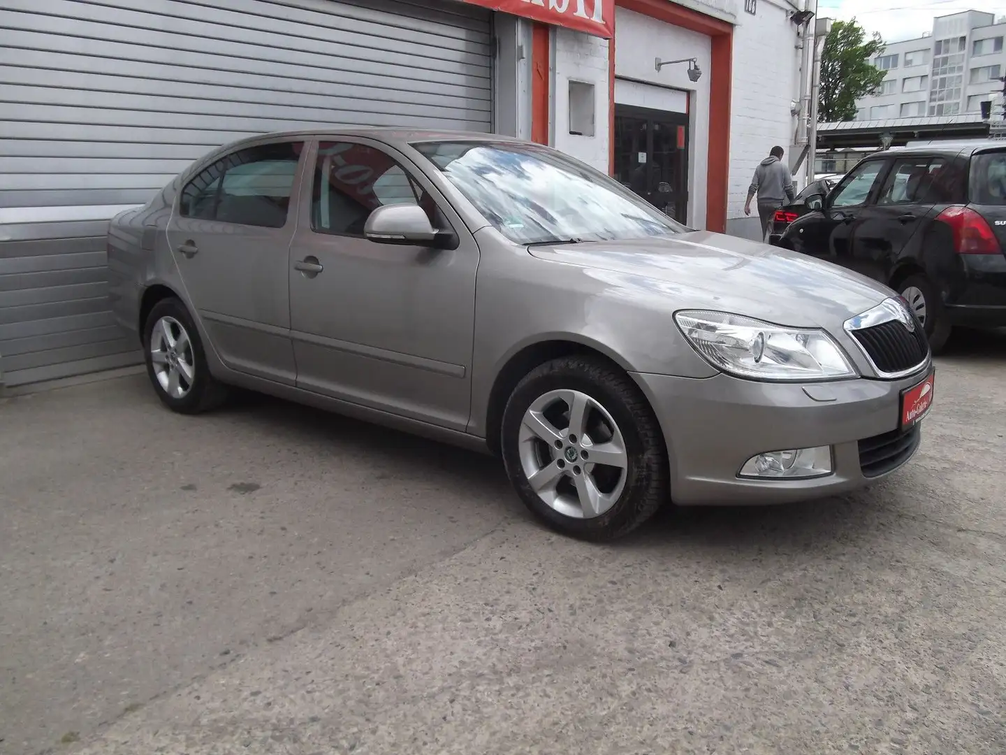 Skoda Octavia Lim.  1,2i Family Automatik Srebrny - 1