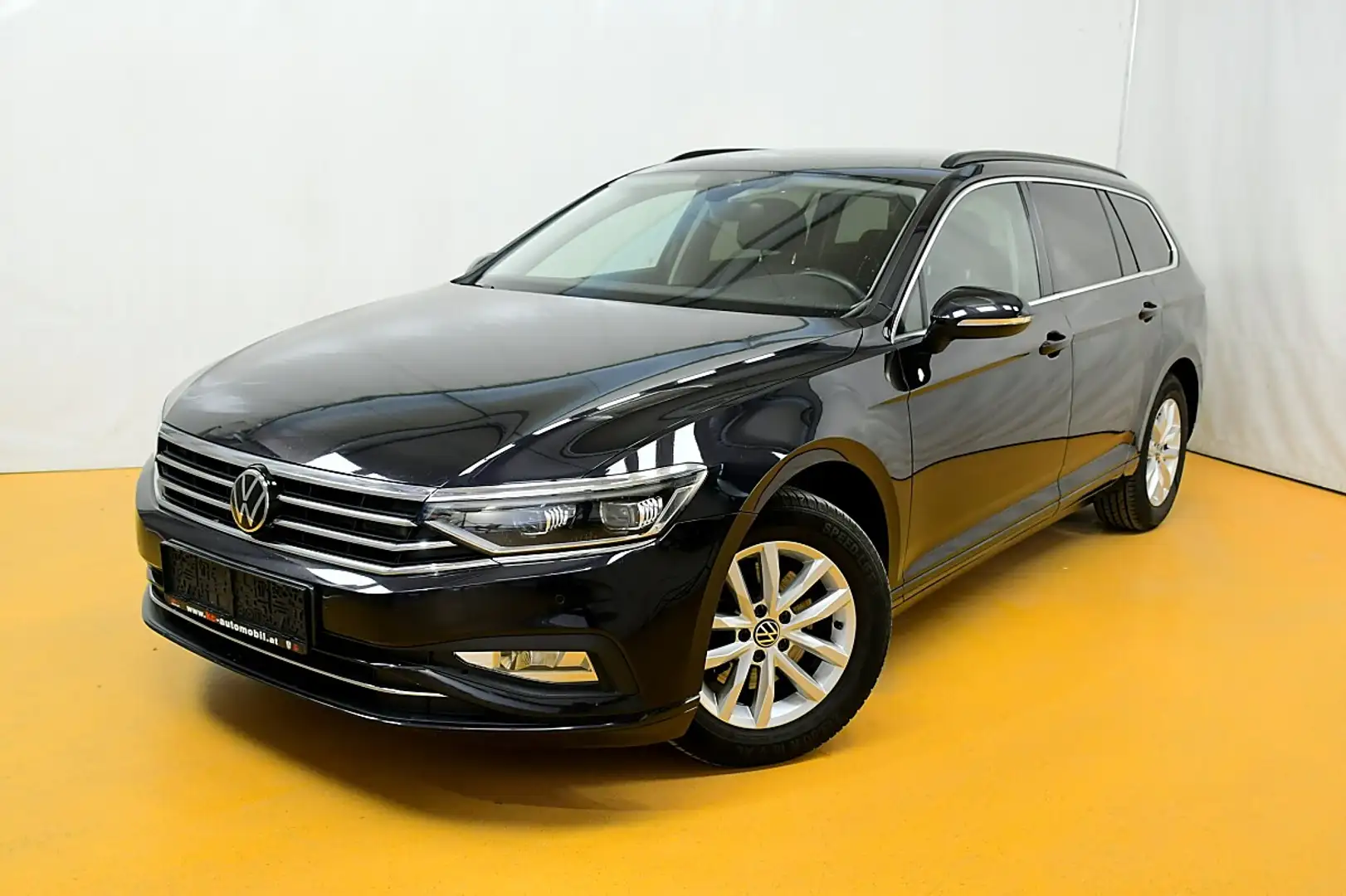 Volkswagen Passat Variant Business 2,0 SCR TDI DSG Schwarz - 1