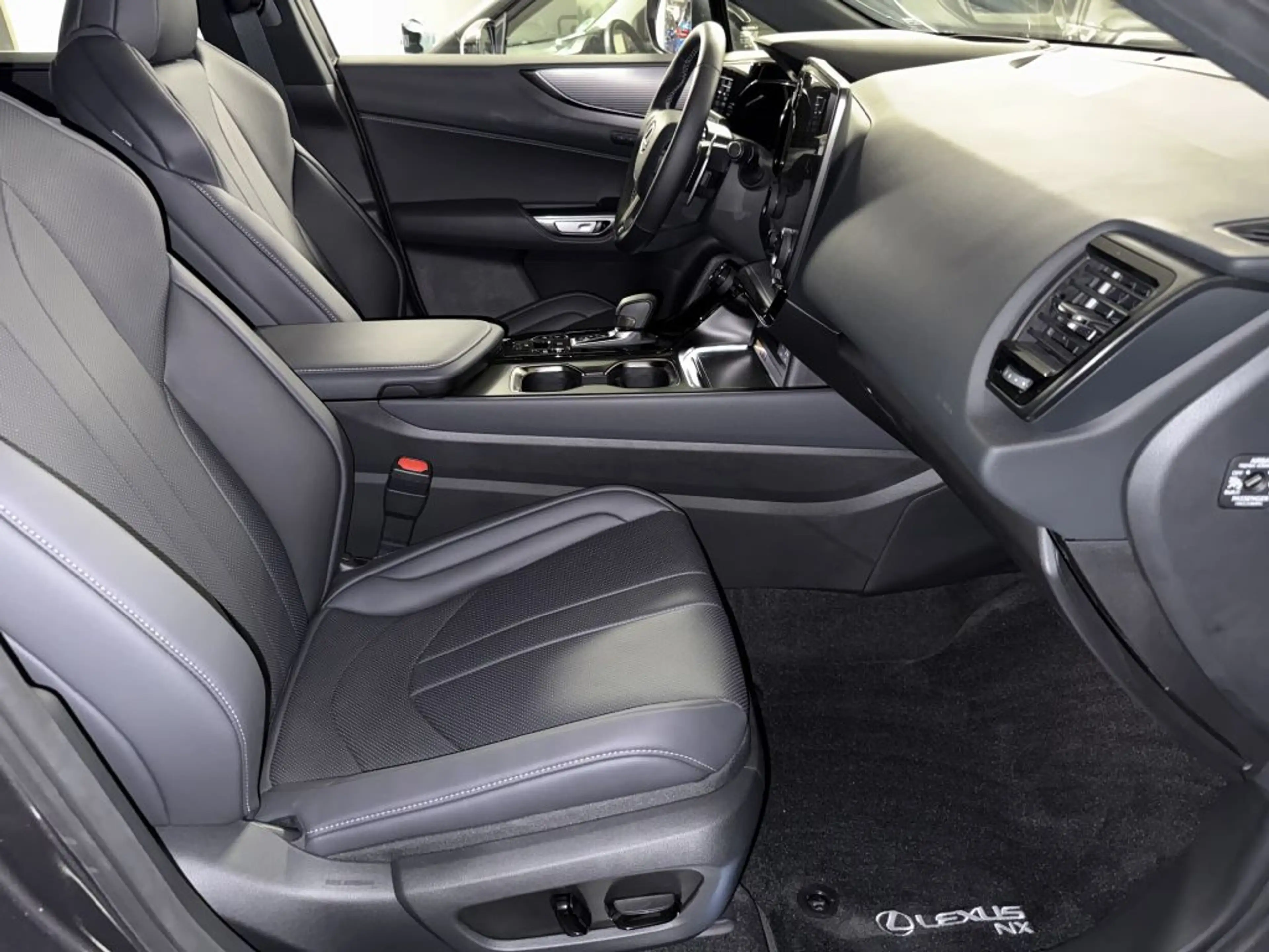 Lexus NX 450h+ E-FOUR F SPORT 360°,HUD,ACC,Totwinkel,sofort — photo 9