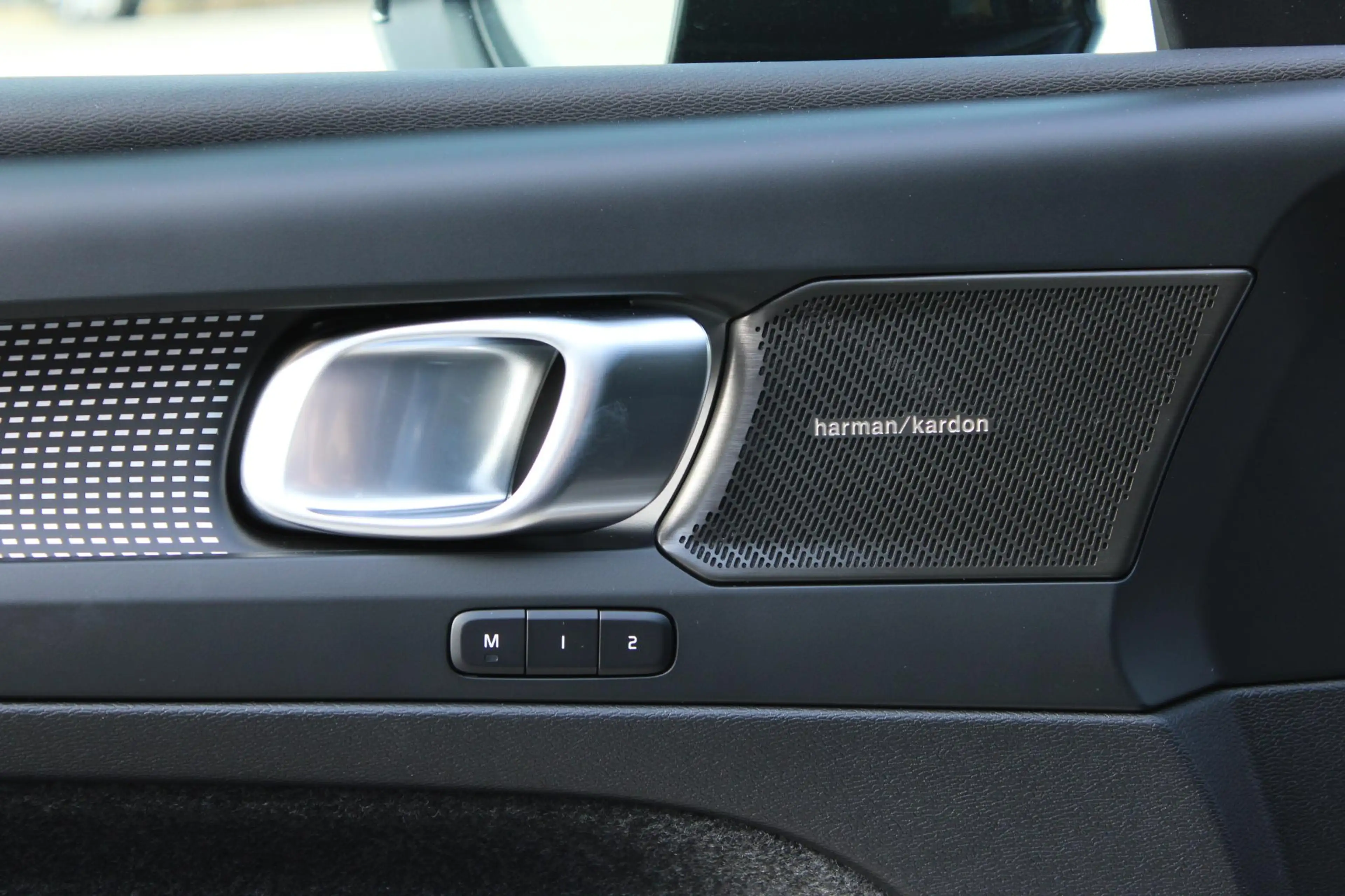 Volvo EC40 Single Motor Extended Ultra Black Edition Europa | — photo 15