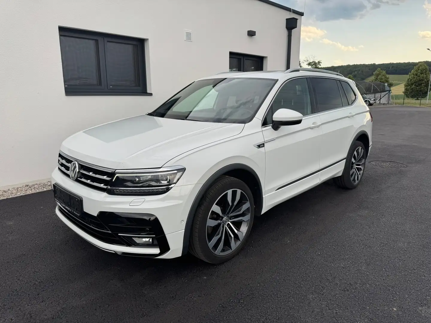 Volkswagen Tiguan Allspace R-line 1.Besitz/ACC/Navi/Pano/AHK 4Motion Weiß - 1