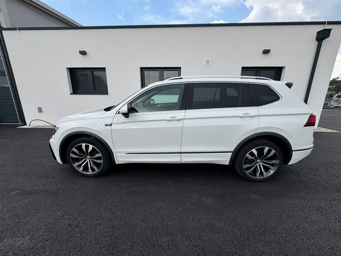Volkswagen Tiguan Allspace R-line 1.Besitz/ACC/Navi/Pano/AHK 4Motion Weiß - 2