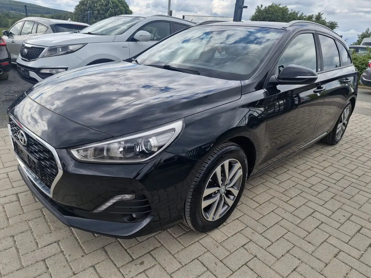 Hyundai i30 cw Passion Schwarz - 1