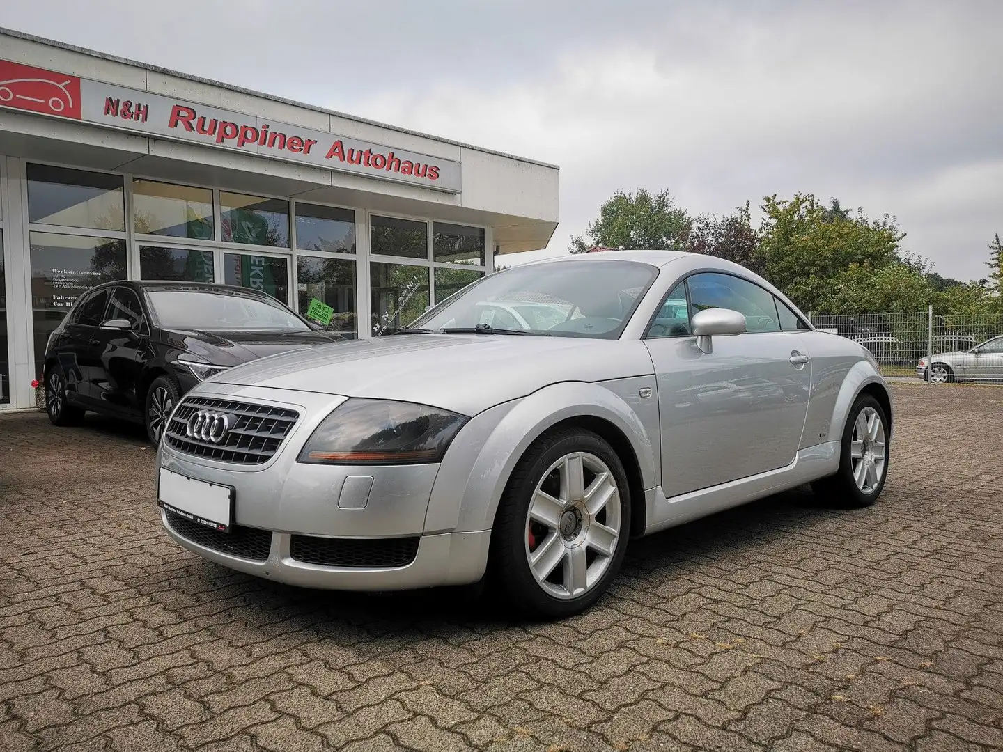 Audi TT Advance Silber - 1