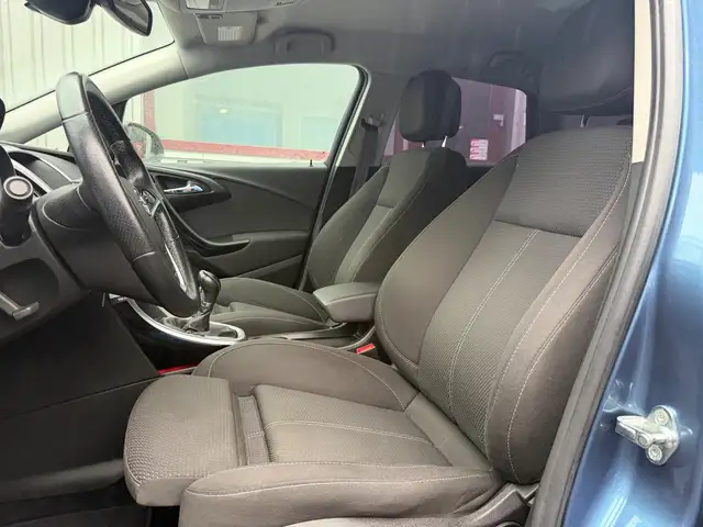 Opel Astra view 8