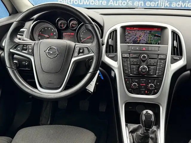 Opel Astra view 4