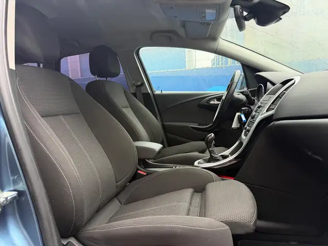 Opel Astra view 9