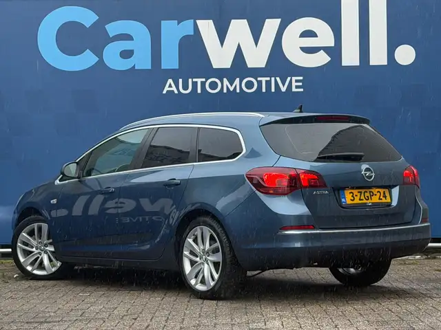 Opel Astra view 5