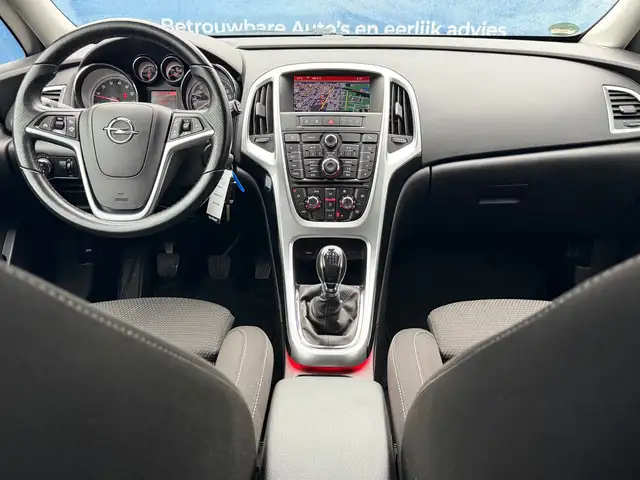 Opel Astra view 2
