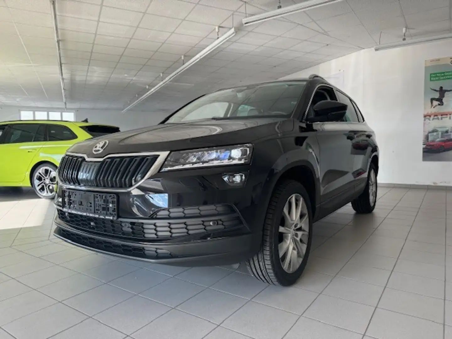 Skoda Karoq STYLE VARIOFLEX+NAVI+AHK+ABSTANDSTEMPOMAT+CANTON Negro - 2