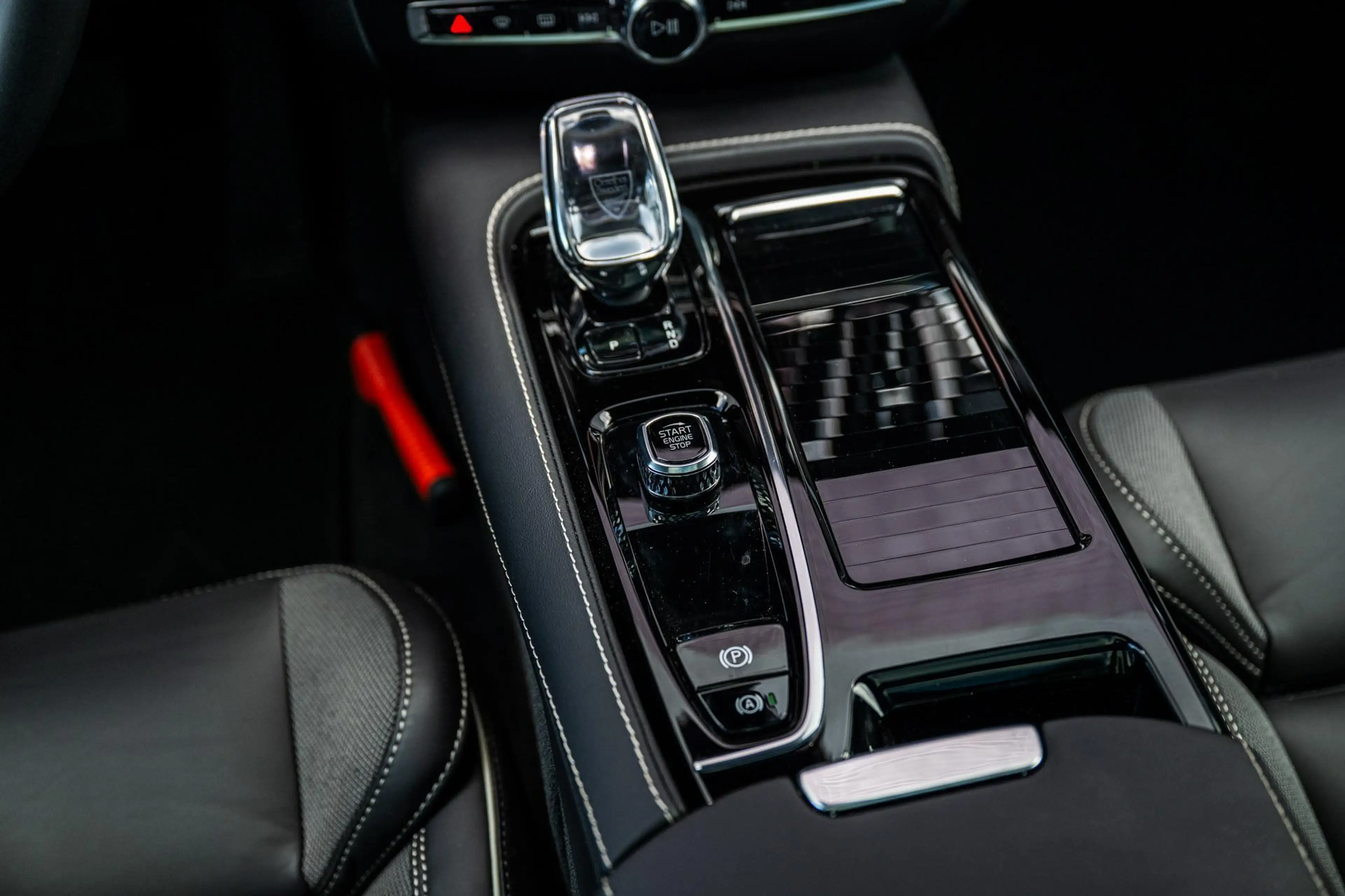 Volvo V60 2.0 T8 Plug-in Hybrid AWD Plus Dark | PHEV Long Ra — photo 15