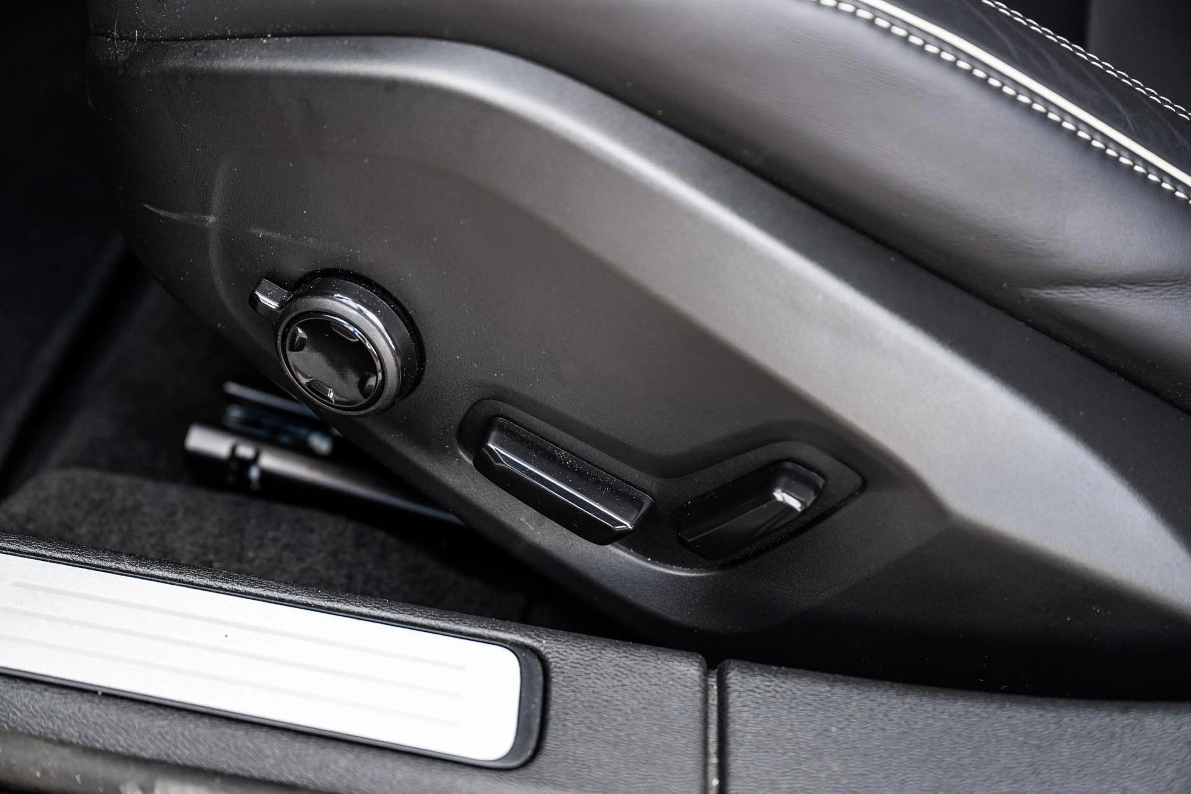 Volvo V60 2.0 T8 Plug-in Hybrid AWD Plus Dark | PHEV Long Ra — photo 9
